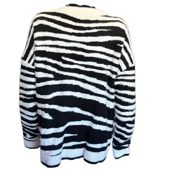 Belldini V-Neck Sweater Soft Blend Black & White Zebra Print Womens Size XL - Picture 2 of 5